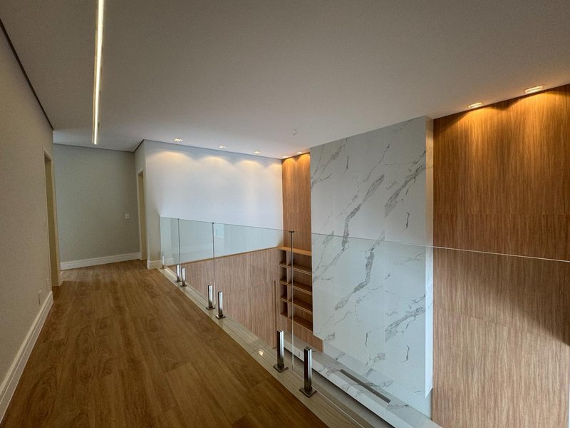 Casa Contemporânea à Venda no Swiss Park com 4 Suítes, Piscina e Acabamento Premium Rodovia Anhangüera Campinas - 