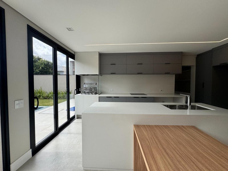 Casa Contemporânea à Venda no Swiss Park com 4 Suítes, Piscina e Acabamento Premium Rodovia Anhangüera Campinas - 