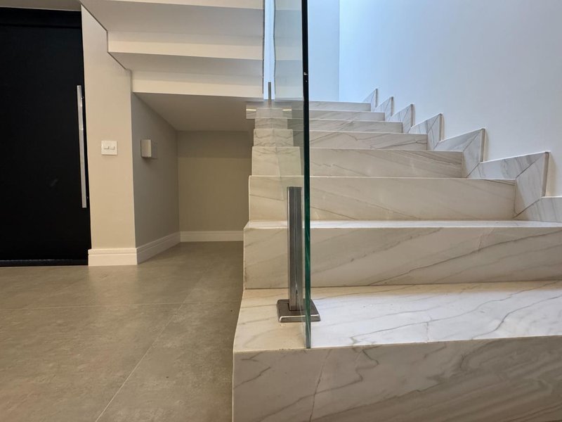 Casa Contemporânea à Venda no Swiss Park com 4 Suítes, Piscina e Acabamento Premium Rodovia Anhangüera Campinas - 