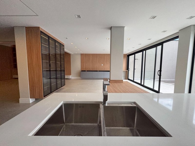 Casa Contemporânea à Venda no Swiss Park com 4 Suítes, Piscina e Acabamento Premium Rodovia Anhangüera Campinas - 