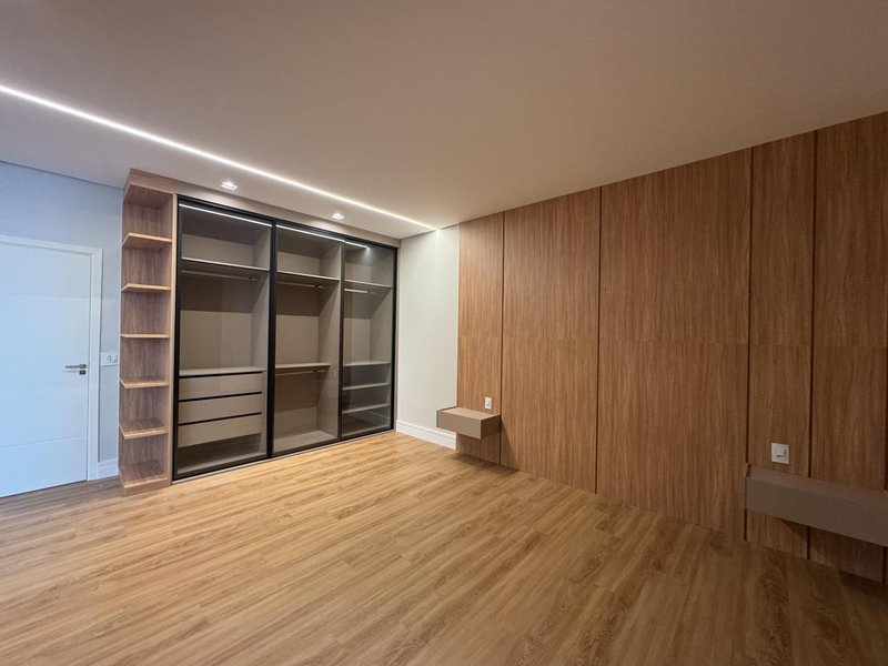 Casa Contemporânea à Venda no Swiss Park com 4 Suítes, Piscina e Acabamento Premium Rodovia Anhangüera Campinas - 