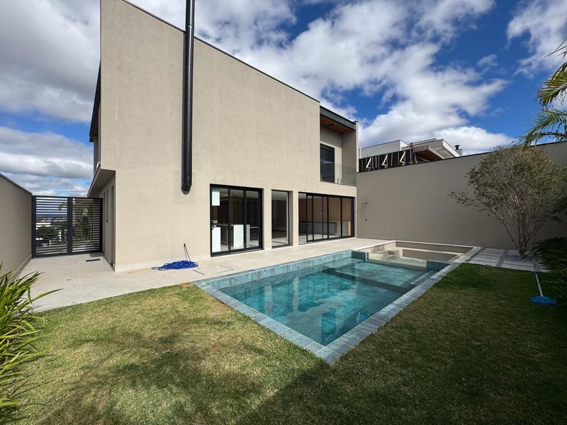 Casa Contemporânea à Venda no Swiss Park com 4 Suítes, Piscina e Acabamento Premium Rodovia Anhangüera Campinas - 
