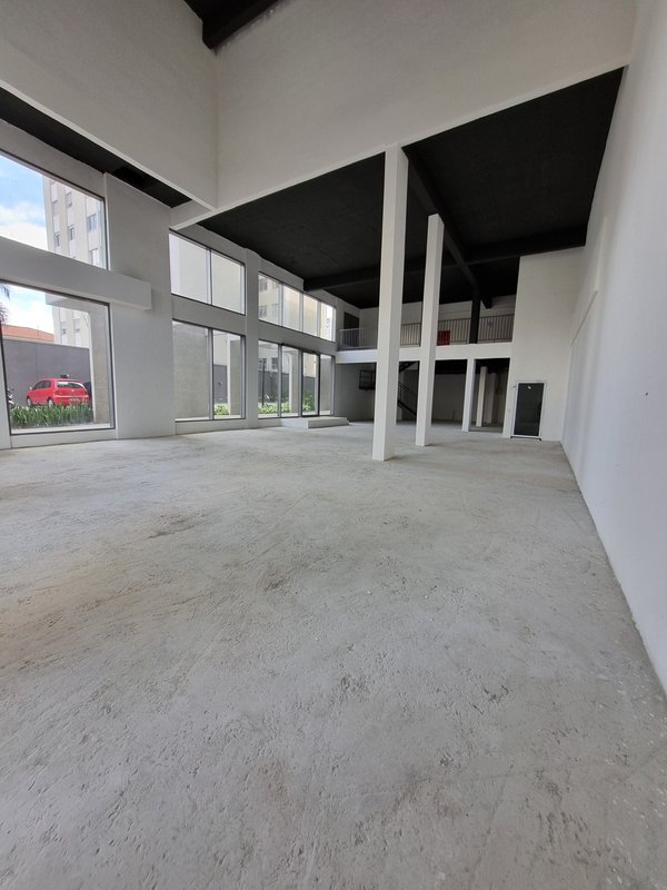 ALUGA-SE 390M2 – TÉRREO Edifício NOVO – ACESSO A RUA – VAGAS – CONSUMIDORES AOS MILHARES Rua do Estilo Barroco São Paulo - 