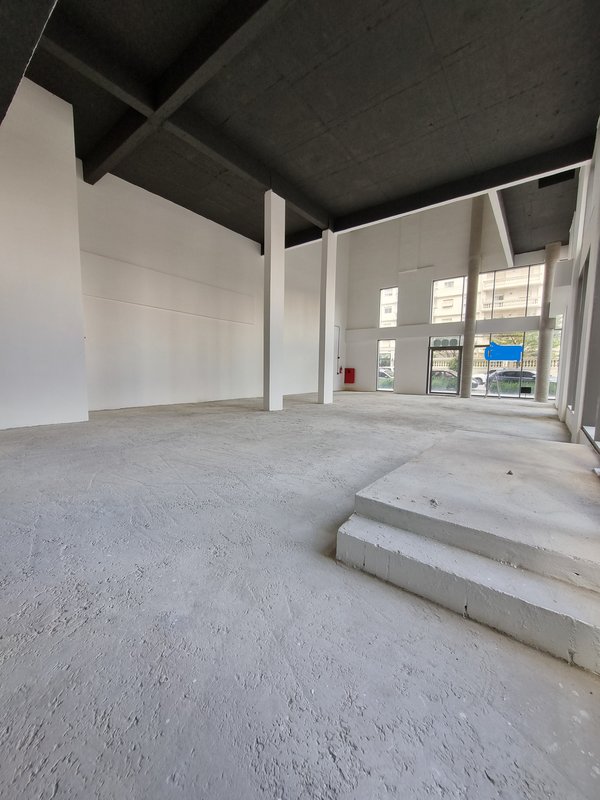 ALUGA-SE 390M2 – TÉRREO Edifício NOVO – ACESSO A RUA – VAGAS – CONSUMIDORES AOS MILHARES Rua do Estilo Barroco São Paulo - 