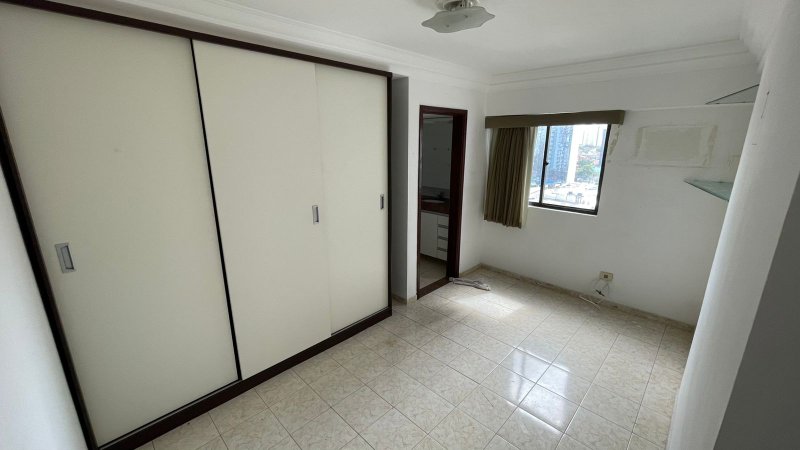 4 quartos (3 suítes, 01 canadense). 160m². Varanda. Dependência completa Rua Silva Lobato Recife - 