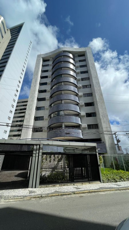 4 quartos (3 suítes, 01 canadense). 160m². Varanda. Dependência completa Rua Silva Lobato Recife - 