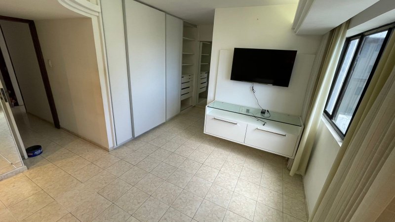 4 quartos (3 suítes, 01 canadense). 160m². Varanda. Dependência completa Rua Silva Lobato Recife - 