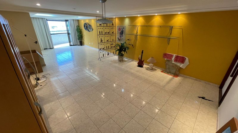 4 quartos (3 suítes, 01 canadense). 160m². Varanda. Dependência completa Rua Silva Lobato Recife - 