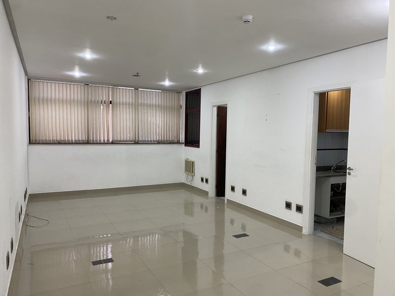 Excelente sala comercial para locação - Vila Nova - Santos - SP Rua Bittencourt Santos - 