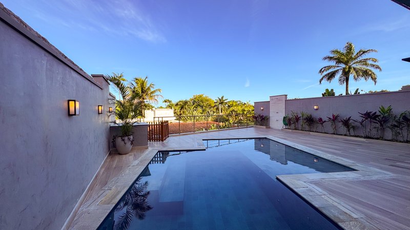 Casa em Condomínio na Praia de Juquehy - VENDA e LOCAÇÃO ANUAL - São Sebastião - 