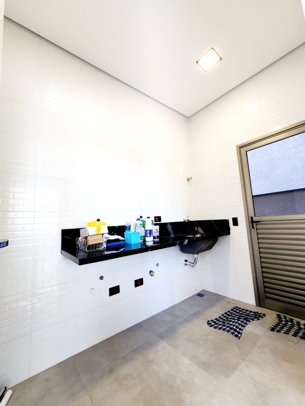 Casa à venda em condomínio de luxo Rua Sabiá Santana de Parnaíba - 