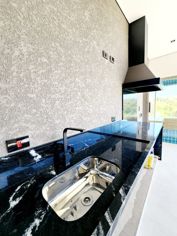 Casa à venda em condomínio de luxo Rua Sabiá Santana de Parnaíba - 