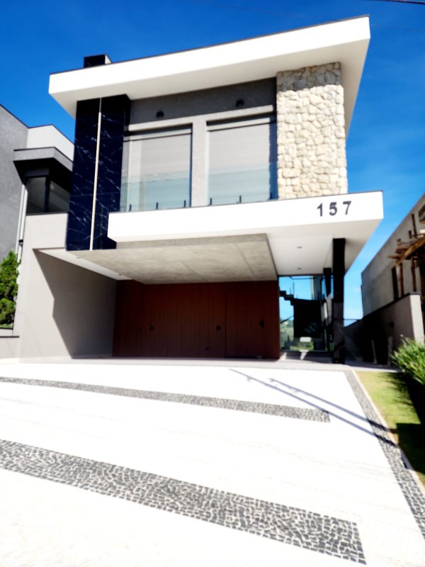 Casa à venda em condomínio de luxo Rua Sabiá Santana de Parnaíba - 