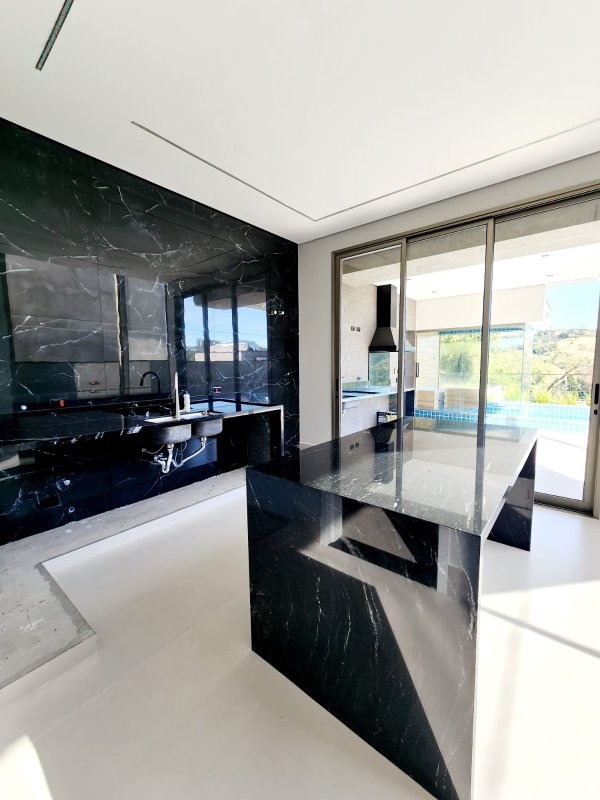 Casa à venda em condomínio de luxo Rua Sabiá Santana de Parnaíba - 