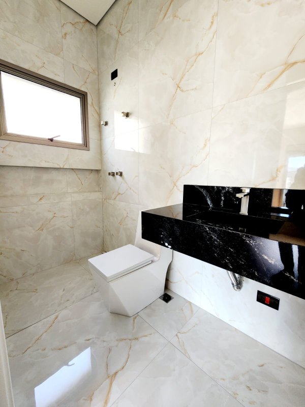 Casa à venda em condomínio de luxo Rua Sabiá Santana de Parnaíba - 