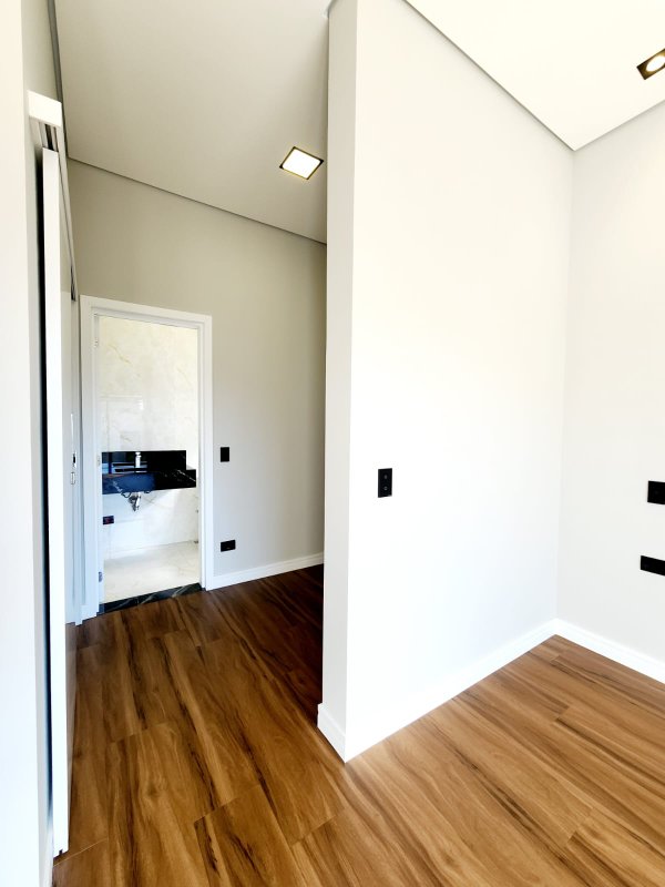 Casa à venda em condomínio de luxo Rua Sabiá Santana de Parnaíba - 