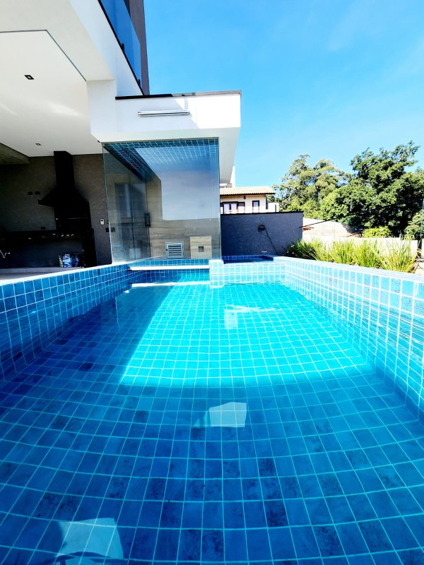 Casa à venda em condomínio de luxo Rua Sabiá Santana de Parnaíba - 