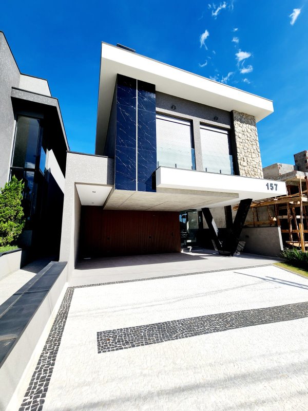 Casa à venda em condomínio de luxo Rua Sabiá Santana de Parnaíba - 