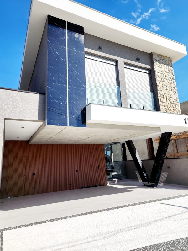 Casa à venda em condomínio de luxo Rua Sabiá Santana de Parnaíba - 