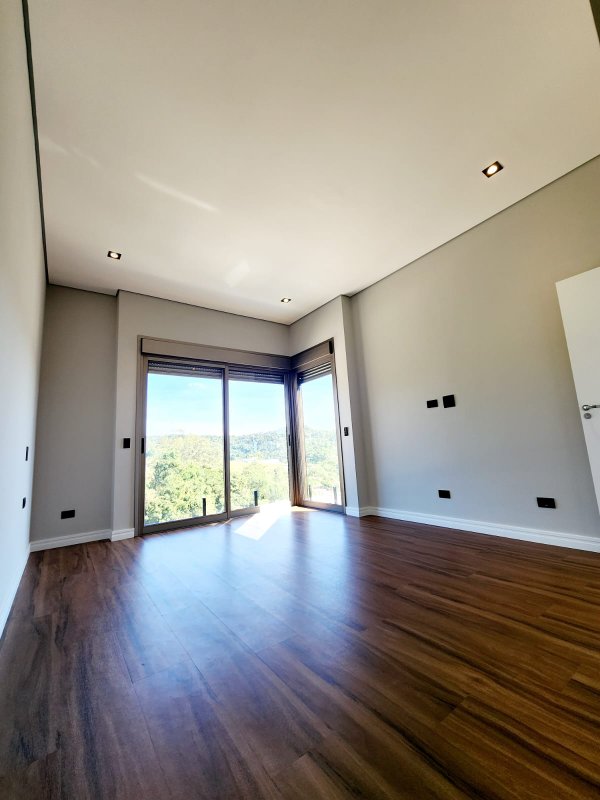 Casa à venda em condomínio de luxo Rua Sabiá Santana de Parnaíba - 