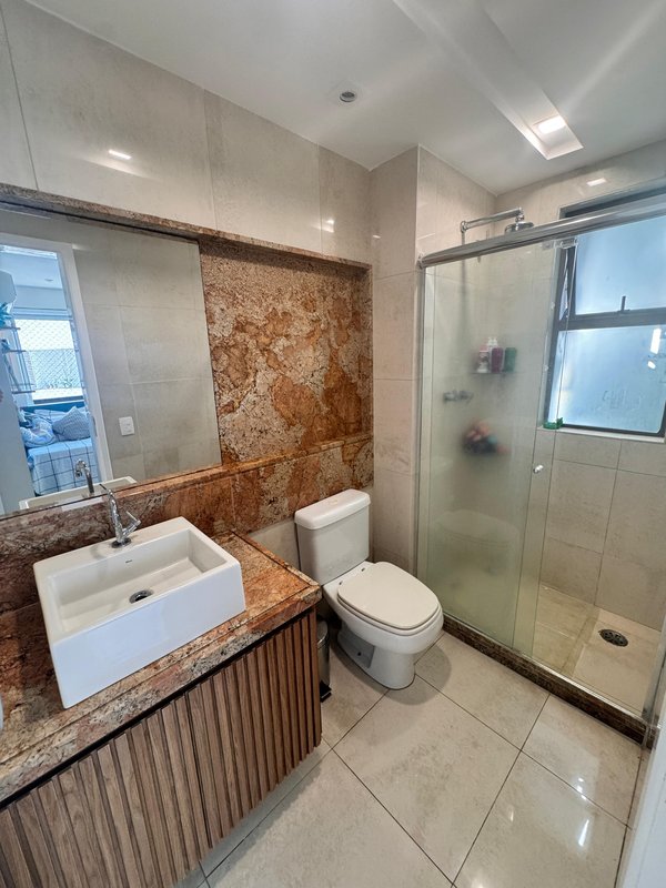 160m². 3 quartos (2 suítes). 2 vagas de garagem. Nascente. Andar alto Rua Visconde de Jequitinhonha Recife - 