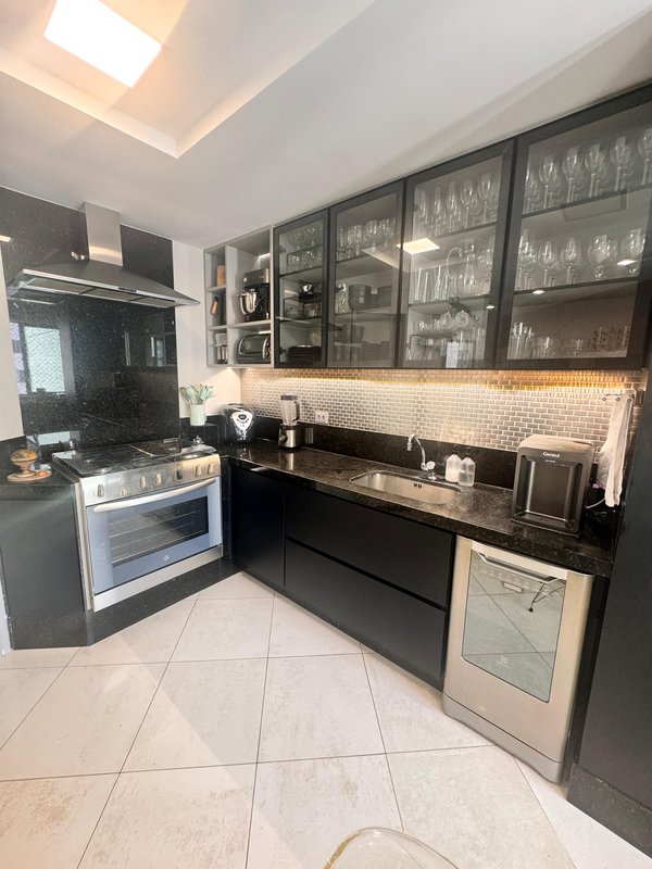 160m². 3 quartos (2 suítes). 2 vagas de garagem. Nascente. Andar alto Rua Visconde de Jequitinhonha Recife - 