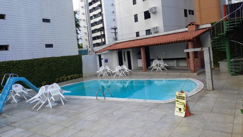 153m². 3 quartos (1 suíte). 2 vagas de garagem cobertas Rua Cônego Romeu Recife - 