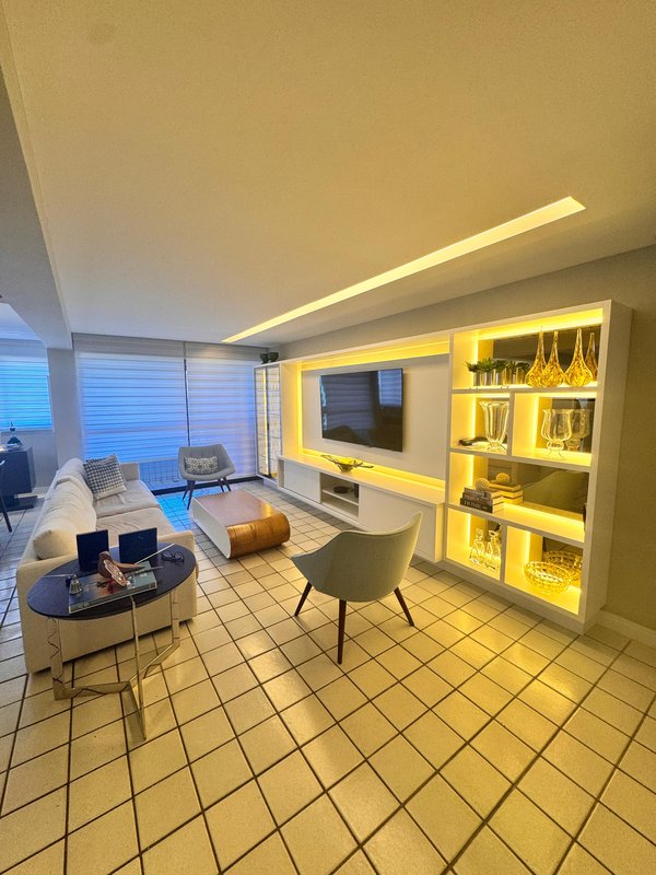 139m². 3 suítes. Dependência completa. 2 vagas de garagem. Nascente. Andar alto Avenida Boa Viagem Recife - 