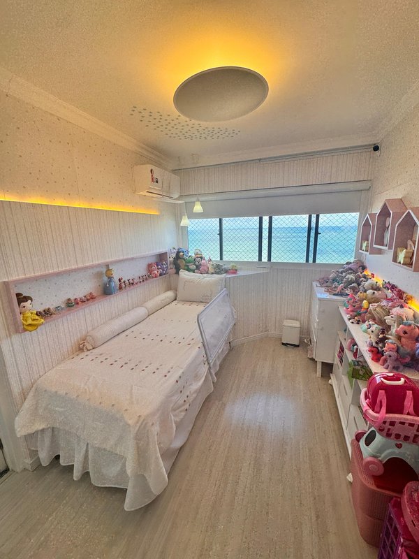 139m². 3 suítes. Dependência completa. 2 vagas de garagem. Nascente. Andar alto Avenida Boa Viagem Recife - 