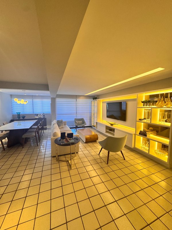 139m². 3 suítes. Dependência completa. 2 vagas de garagem. Nascente. Andar alto Avenida Boa Viagem Recife - 