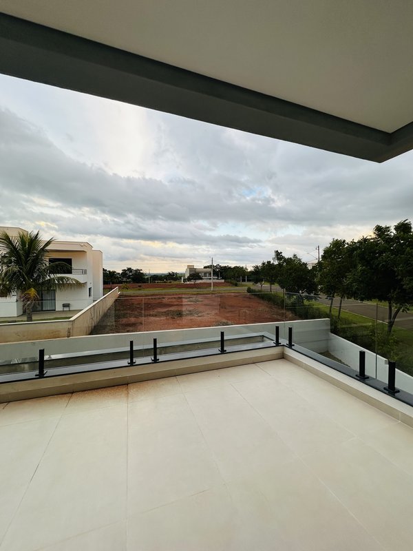 Sobrado Excelente com 3 Suítes, Escritório, Piscina e Quintal em Condomínio Fechado - CESARIO LANGE - 