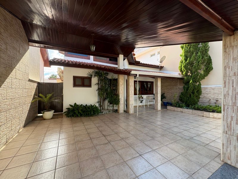 Casa à venda, com 3 quartos, térrea R$ 1.090.000 - Condomínio Saint Claire Sorocaba SP Rua Amélio Mascella Sorocaba - 