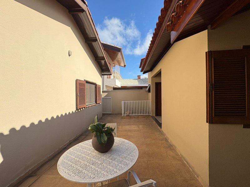 Casa à venda, com 3 quartos, térrea R$ 1.090.000 - Condomínio Saint Claire Sorocaba SP Rua Amélio Mascella Sorocaba - 