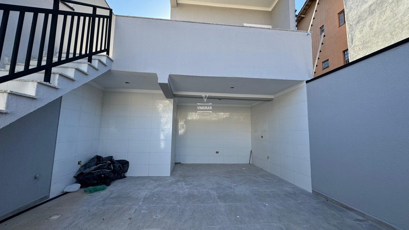 Sobrado 3 dormitórios sendo 1 suíte + 2 vagas de garagem - Guarulhos - 