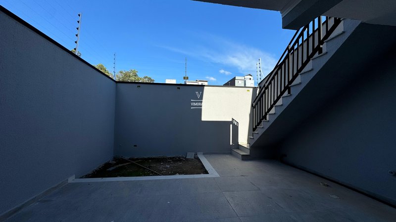 Sobrado 3 dormitórios sendo 1 suíte + 2 vagas de garagem - Guarulhos - 