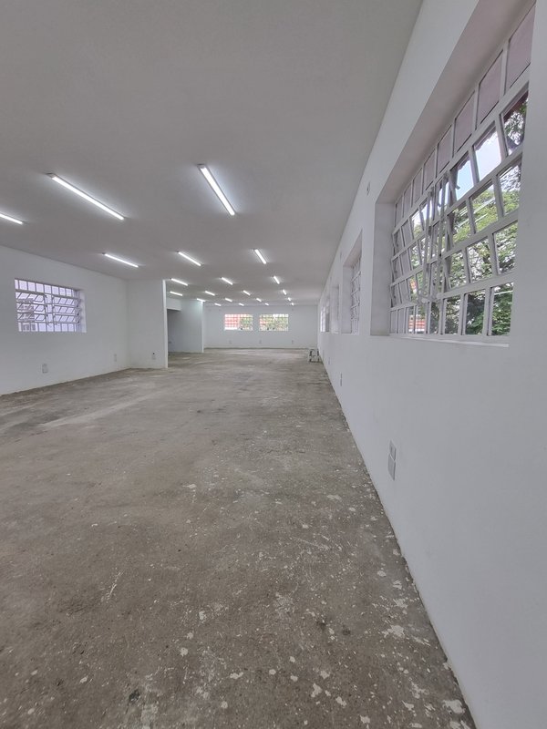 ALUGA-SE IMÓVEL COMERCIAL - EXCELENTE LOCALIZAÇÃO - 724M2 - IDEAL PARA CLÍNICAS Avenida São Gualter São Paulo - 