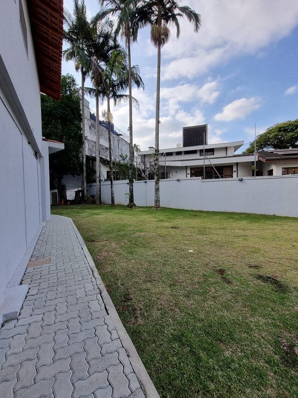 ALUGA-SE IMÓVEL COMERCIAL - EXCELENTE LOCALIZAÇÃO - 724M2 - IDEAL PARA CLÍNICAS Avenida São Gualter São Paulo - 
