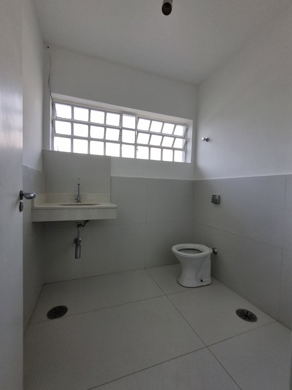 ALUGA-SE IMÓVEL COMERCIAL - EXCELENTE LOCALIZAÇÃO - 724M2 - IDEAL PARA CLÍNICAS Avenida São Gualter São Paulo - 