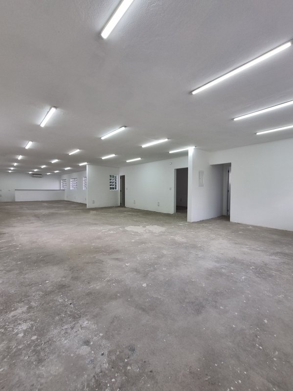 ALUGA-SE IMÓVEL COMERCIAL - EXCELENTE LOCALIZAÇÃO - 724M2 - IDEAL PARA CLÍNICAS Avenida São Gualter São Paulo - 