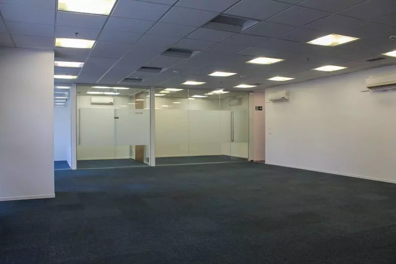 ALUGA-SE EXCELENTE SALA COMERCIAL ITAIM - 187m2 - 6 VAGAS Av. das Nações Unidas São Paulo - 