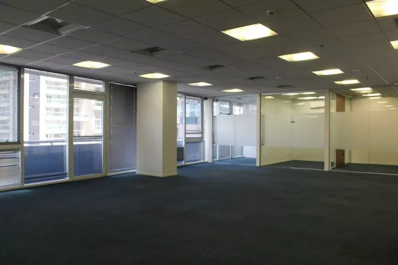 ALUGA-SE EXCELENTE SALA COMERCIAL ITAIM - 187m2 - 6 VAGAS Av. das Nações Unidas São Paulo - 