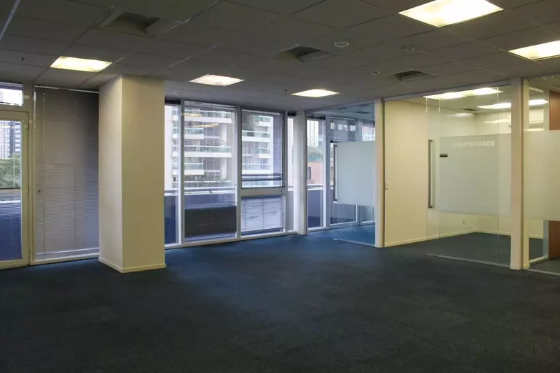 ALUGA-SE EXCELENTE SALA COMERCIAL ITAIM - 187m2 - 6 VAGAS Av. das Nações Unidas São Paulo - 