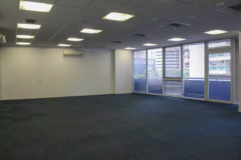 ALUGA-SE EXCELENTE SALA COMERCIAL ITAIM - 187m2 - 6 VAGAS Av. das Nações Unidas São Paulo - 