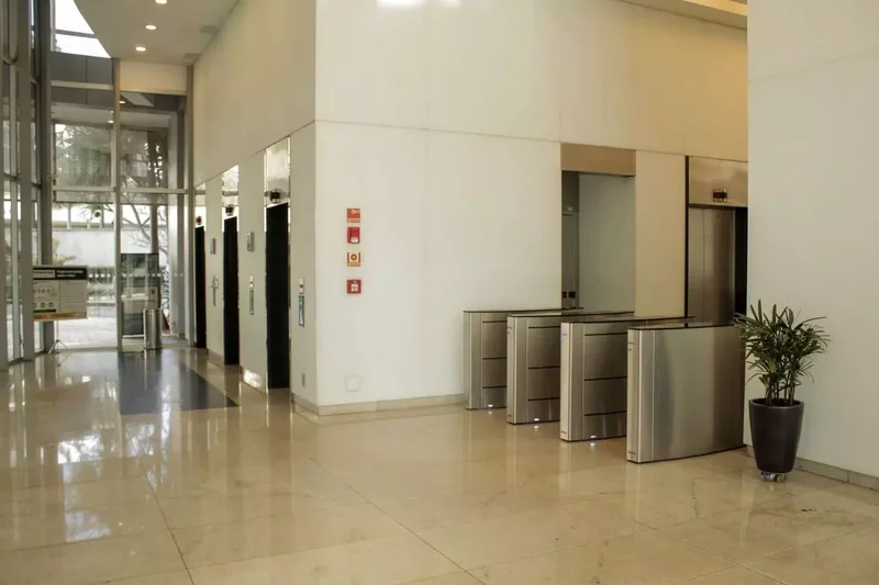 ALUGA-SE EXCELENTE SALA COMERCIAL ITAIM - 187m2 - 6 VAGAS Av. das Nações Unidas São Paulo - 