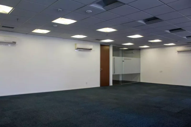 ALUGA-SE EXCELENTE SALA COMERCIAL ITAIM - 187m2 - 6 VAGAS Av. das Nações Unidas São Paulo - 