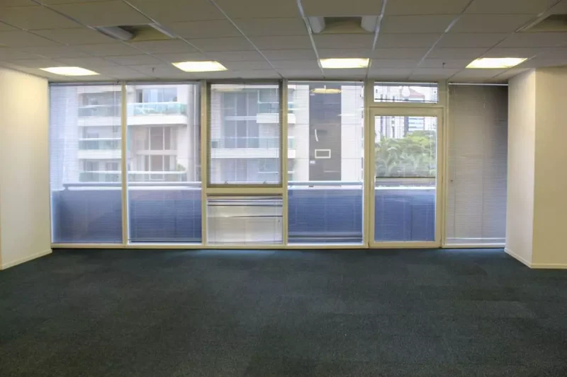 ALUGA-SE EXCELENTE SALA COMERCIAL ITAIM - 187m2 - 6 VAGAS Av. das Nações Unidas São Paulo - 