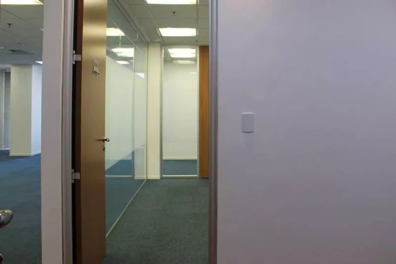 ALUGA-SE EXCELENTE SALA COMERCIAL ITAIM - 187m2 - 6 VAGAS Av. das Nações Unidas São Paulo - 