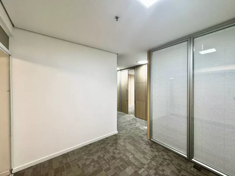 ALUGA-SE CONJUNTO COMERCIAL - 131m2 - PRONTO PARA SUA EMPRESA!!! - 4 VAGAS Avenida das Nações Unidas São Paulo - 