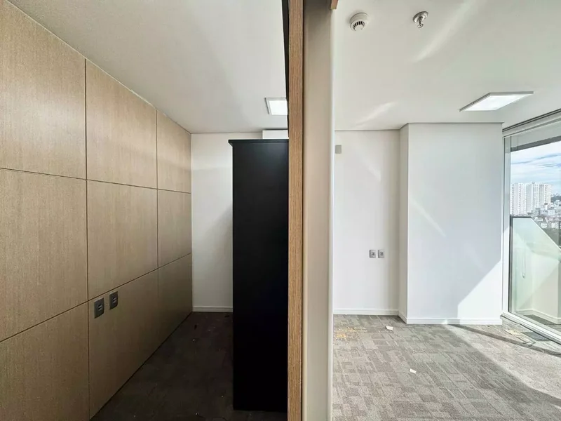 ALUGA-SE CONJUNTO COMERCIAL - 131m2 - PRONTO PARA SUA EMPRESA!!! - 4 VAGAS Avenida das Nações Unidas São Paulo - 