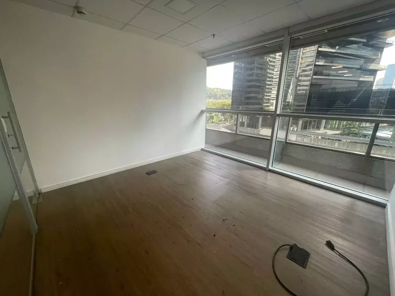 ALUGA-SE CONJUNTO COMERCIAL 83m2 - 2 VAGAS - MELHOR CUSTO BENEFICÍO PARA SEU NEGÓCIO Avenida das Nações Unidas São Paulo - 